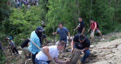 PERLEŽANI PROTESTOVALI ZBOG FABRIKE ZA PRERADU PLASTIKE PERLEŽANI PROTESTOVALI ZBOG FABRIKE ZA PRERADU PLASTIKE