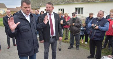 PREDSTAVNICI POKRAJINSKE VLADE POSETILI BOKU I NEUZINU U OPŠTINI SEČANJ PREDSTAVNICI POKRAJINSKE VLADE POSETILI BOKU I NEUZINU U OPŠTINI SEČANJ