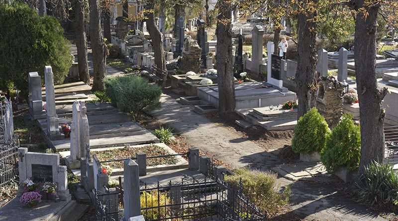 JKP „ČISTOĆA I ZELENILO“: Uređena groblja za veliki praznik