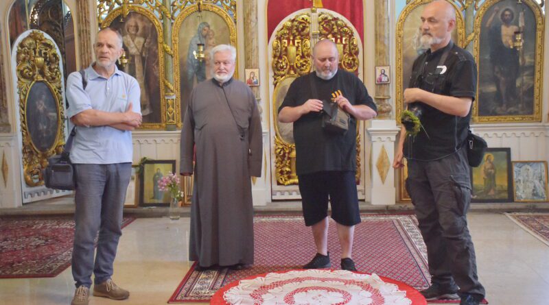 6 otvaranje izlozbe fotografija voje lukovica u pravoslavnoj crkvi izlozbu je otvorio sekretar foto saveza Miroslav Predojevic