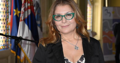 PROFESORKA ALEKSANDRA MAKSIĆ O DOSTIGNUĆIMA I LEPOTI UČENЈA FILOZOFIJE PROFESORKA ALEKSANDRA MAKSIĆ O DOSTIGNUĆIMA I LEPOTI UČENЈA FILOZOFIJE