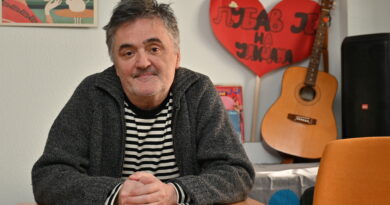 MUZIČAR NIKOLA PAVKOVIĆ O NOVIM PESMAMA I BENDU „DIGITRONS” MUZIČAR NIKOLA PAVKOVIĆ O NOVIM PESMAMA I BENDU „DIGITRONS”