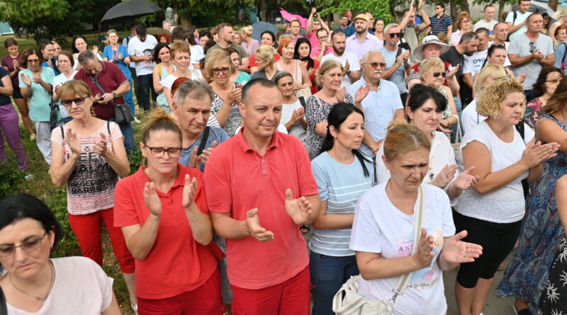 5-1-Protesti za dr Vladu i Luku 2