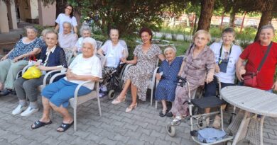 PRIČE IZ GERONTOLOŠKOG CENTRA KOJE NIKOG NE OSTAVLJAJU RAVNODUŠNIM PRIČE IZ GERONTOLOŠKOG CENTRA KOJE NIKOG NE OSTAVLJAJU RAVNODUŠNIM
