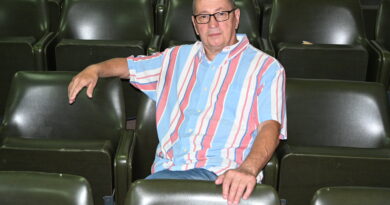DRAGAN ĐORĐEVIĆ VIŠE OD ČETIRI DECENIJE BRILJIRA NA „DASKAMA KOJE ŽIVOT ZNAČE