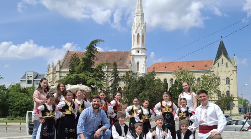 14-1-7 Dečji ansambl prikazao nošnju iz Trstenika