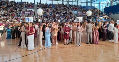 MATURANTI ZRENJANINSKE GIMNAZIJE (GENERACIJE 2022-2026.) PROSLAVILI KRAJ SREDNJOŠKOLSKOG OBRAZOVANJA